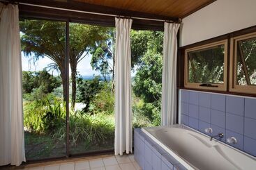 هتل Bombina Cottages