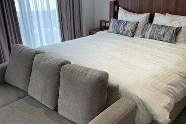 هتل Courtyard By Marriott London Heathrow Airport