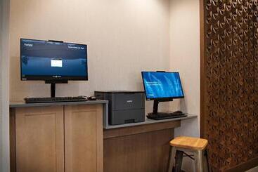 هتل Fairfield Inn & Suites By Marriott Dayton North