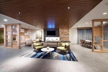 هتل Fairfield Inn & Suites By Marriott Dayton North