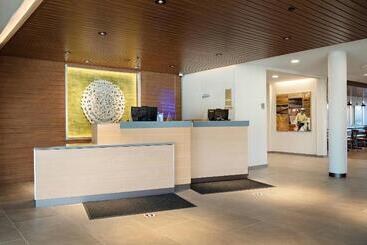 هتل Fairfield Inn & Suites By Marriott Dayton North