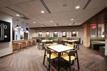 هتل Fairfield Inn & Suites By Marriott Dayton North