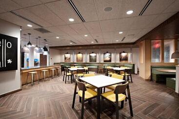 هتل Fairfield Inn & Suites By Marriott Dayton North