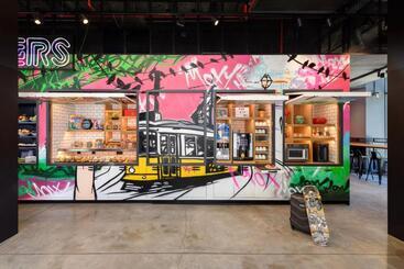 هتل Moxy Lisbon City