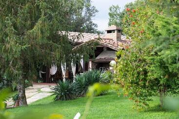 هتل روستایی Agriturismo Poggio Corbello