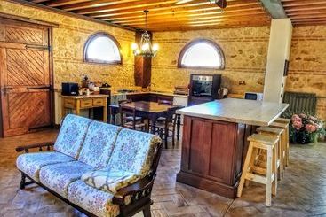 پانسیون Medieval Relais   Top Location