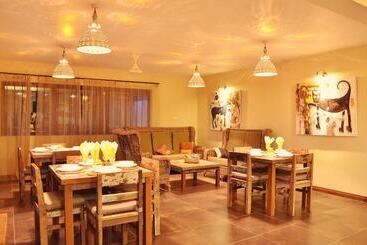پانسیون Happy Days Guest House