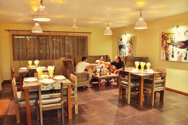 پانسیون Happy Days Guest House