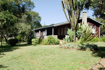 هتل Naro Moru River Lodge