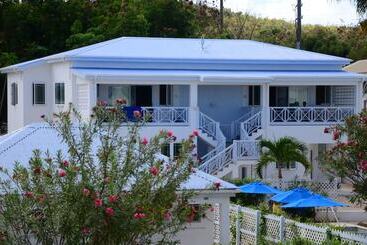 هتل Shoal Bay Villas