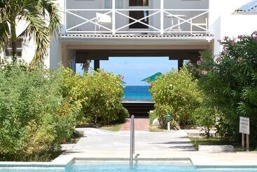 هتل Shoal Bay Villas