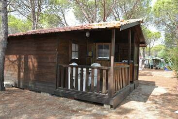 هتل Villaggio Camping Calapineta