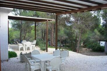 هتل Villaggio Camping Calapineta