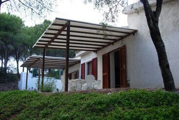 هتل Villaggio Camping Calapineta
