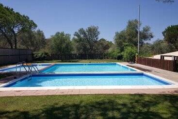 هتل Villaggio Camping Calapineta