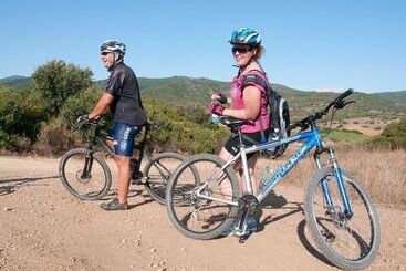 هتل Villaggio Camping Calapineta