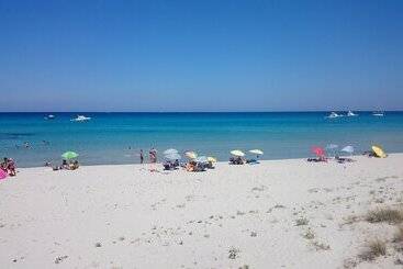 هتل Villaggio Camping Calapineta