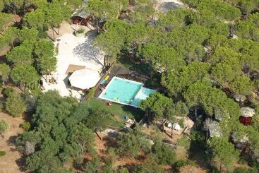 هتل Villaggio Camping Calapineta
