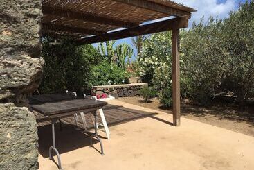 پانسیون I Dammusini Di Pantelleria