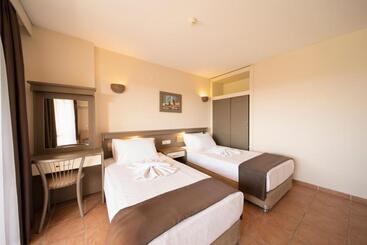 هتل آپارتمان Esra And Family Suites   All Inclusive
