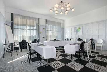 هتل Best Western Adagio Saumur