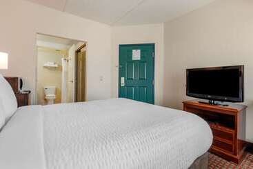 هتل Clarion Suites At The Alliant Energy Center