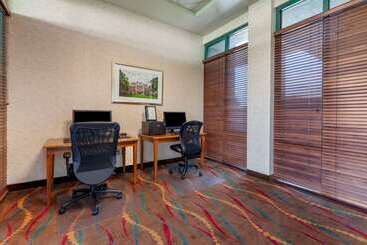 هتل Clarion Suites At The Alliant Energy Center