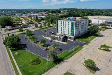 هتل Clarion Suites At The Alliant Energy Center