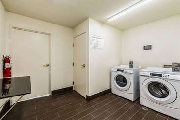 هتل Comfort Inn & Suites Dayton North