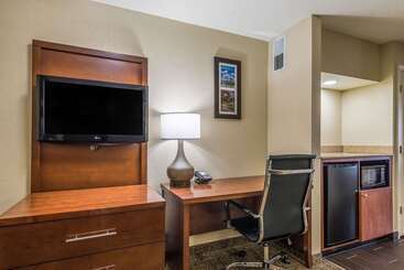 هتل Comfort Inn & Suites Dayton North