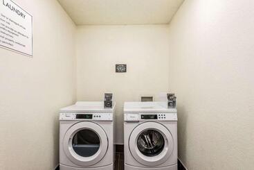 هتل Comfort Inn & Suites Dayton North