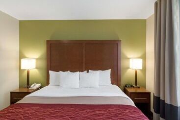 هتل Comfort Inn & Suites Fayettevilleuniversity Area