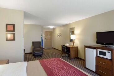 هتل Comfort Inn & Suites Fayettevilleuniversity Area