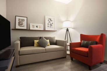 هتل Country Inn & Suites By Radisson Bismarck Waterpark