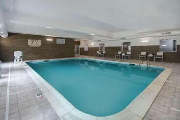 هتل Country Inn & Suites By Radisson, Cincinnati Airport, Ky