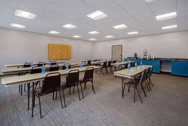 هتل Country Inn & Suites By Radisson, Cincinnati Airport, Ky