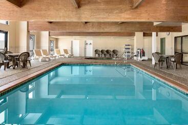 هتل Country Inn & Suites By Radisson, Council Bluffs, Ia