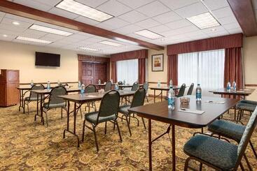 هتل Country Inn & Suites By Radisson, Council Bluffs, Ia