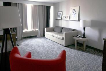 هتل Country Inn & Suites By Radisson, Council Bluffs, Ia