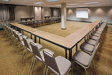 هتل Country Inn & Suites By Radisson, Lansing, Mi
