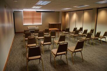 هتل Country Inn & Suites By Radisson, Lansing, Mi