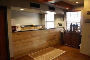 هتل Country Inn & Suites By Radisson, Lansing, Mi