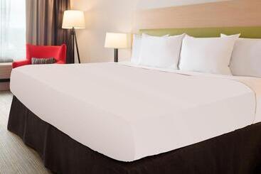 هتل Country Inn & Suites By Radisson, Milwaukee Airport, Wi