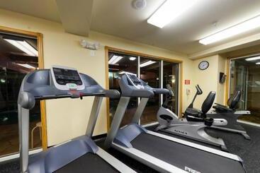 هتل Country Inn & Suites By Radisson, Milwaukee Airport, Wi