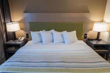هتل Country Inn & Suites By Radisson, Milwaukee Airport, Wi