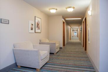 هتل Country Inn & Suites By Radisson, Milwaukee Airport, Wi