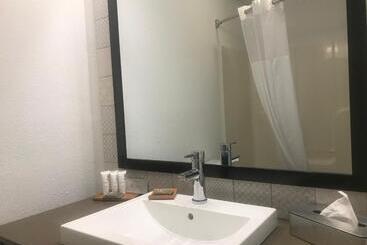 هتل Country Inn & Suites By Radisson, Milwaukee Airport, Wi
