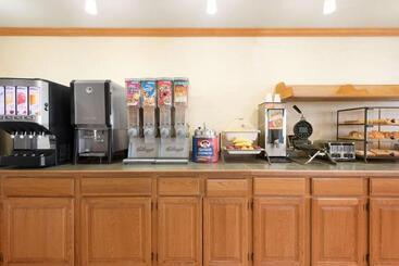 هتل Country Inn & Suites By Radisson, Milwaukee Airport, Wi