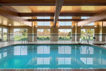 هتل Country Inn & Suites By Radisson, Milwaukee Airport, Wi
