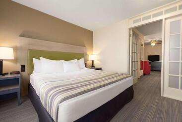 هتل Country Inn & Suites By Radisson, Milwaukee Airport, Wi